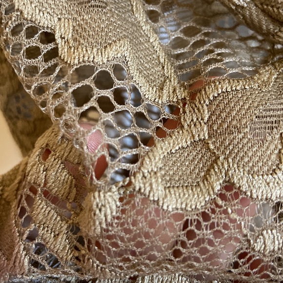 Beautiful lace sleeve top in size S - Picture 4 of 5